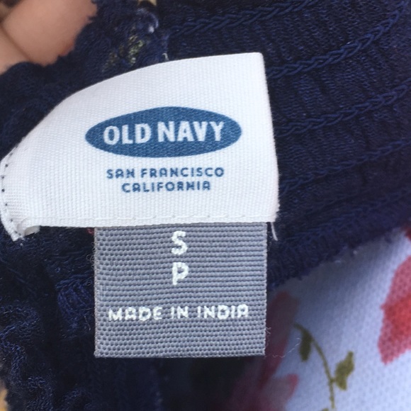 ๐ธHost Pick๐ธCold shoulder floral Navy Dress - Picture 8 of 8